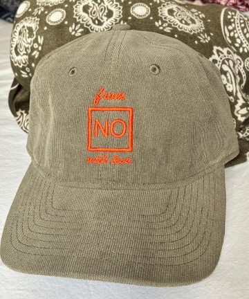 Casquette en velours côtelé kaki broderie orange